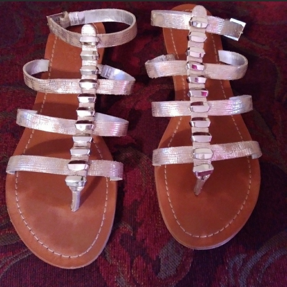 VINCE CAMUTO Sandals